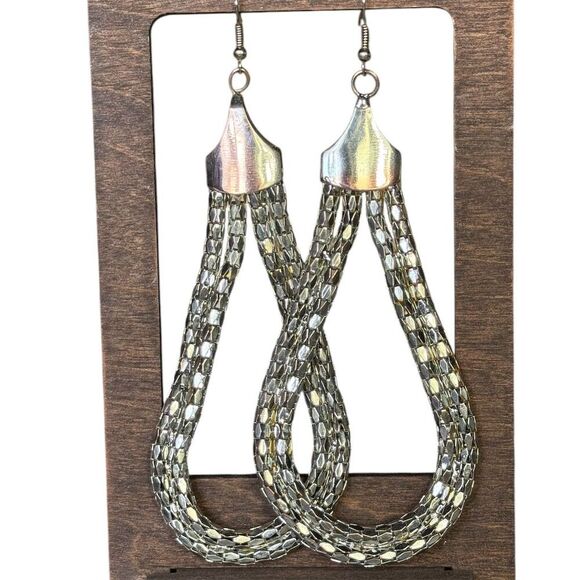 Silver Tone Dangle Hook Earrings with Chain Loop Lightweight‎ - Picture 1 of 4
